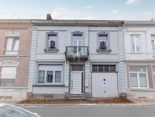                                         Appartementsgebouw te koop in Manage, € 329.000
