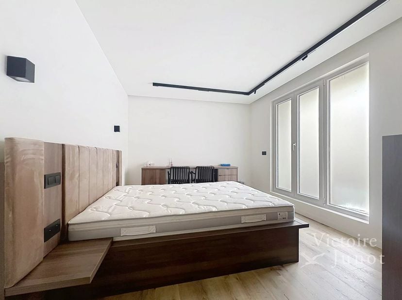 Bien présenté par Carla Rodriguez : carla.rodriguez@victoire.be<br />
Victoire Junot vous propose ce confortable studio meublé  de 30 m² ( selon PEB)