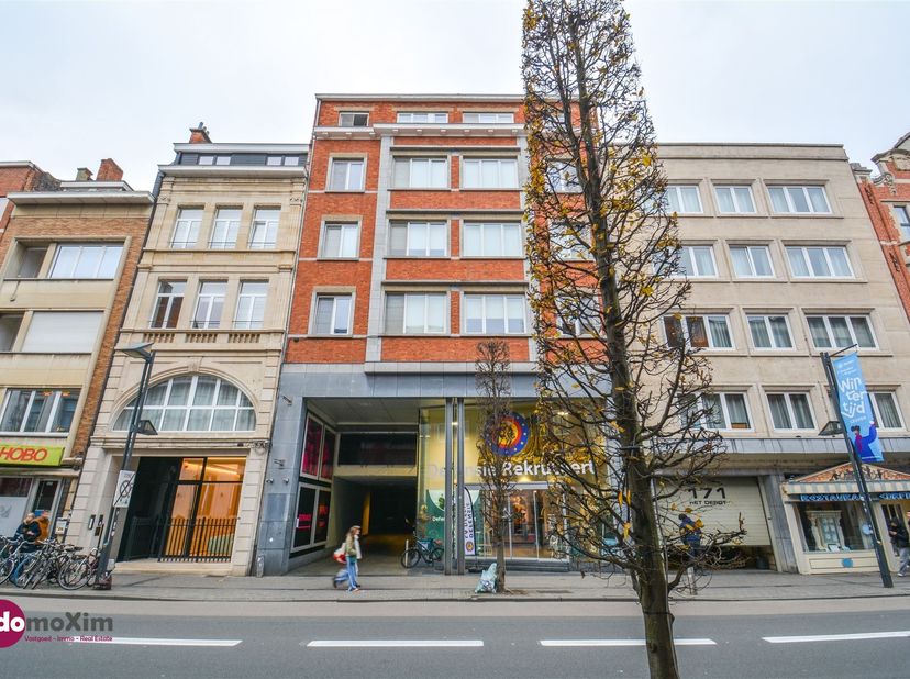 Moderne gemeubelde studio, geschikt voor twee personen, in het centrum van Leuven <br />
 <br />
Deze studio is gelegen op de Bondgenotenlaan en is