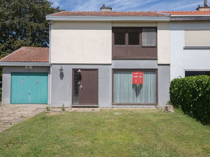 RENOVATIEWONING KNOKKE-HEIST - <br />
<br />
Woning te Knokke-Heist (Heist), in een rustige omgeving. <br />
Deze eigendom vormt een volledig renovati