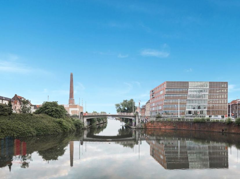Uitstekend gelegen full-service kantoorruimte van 42 m² te huur, geschikt voor ongeveer 8 personen, op een strategische locatie naast de Kleine Ring (