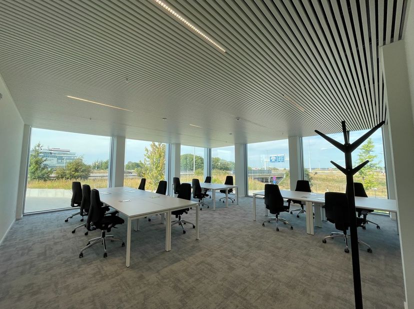 Fenomenaal gelegen nieuwbouw kantoor van 69 m² te huur op amper 900 m van de R0 exit Zaventem-Henneaulaan.<br />
<br />
De kwalitatieve ruimtes met op