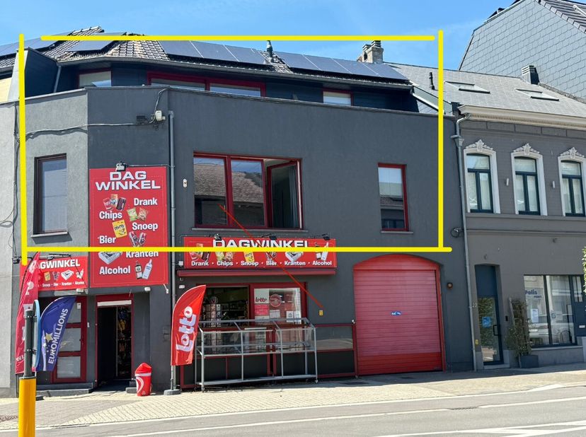 Appartement met 2 slaapkamers te huur in Leopoldsburg:Indeling: inkomhal, woonkamer, keuken, badkamer, 2 slaapkamers, zolder en terrasUitstekende ligg