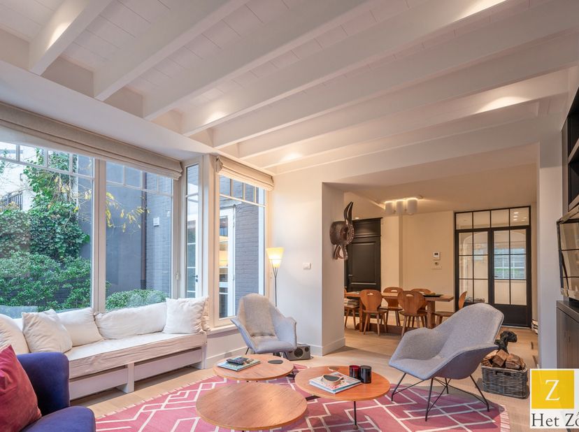 Située dans une rue résidentielle et calme de Knokke, cette charmante maison familiale entièrement équipée offre un cadre de vie alliant espace, confo