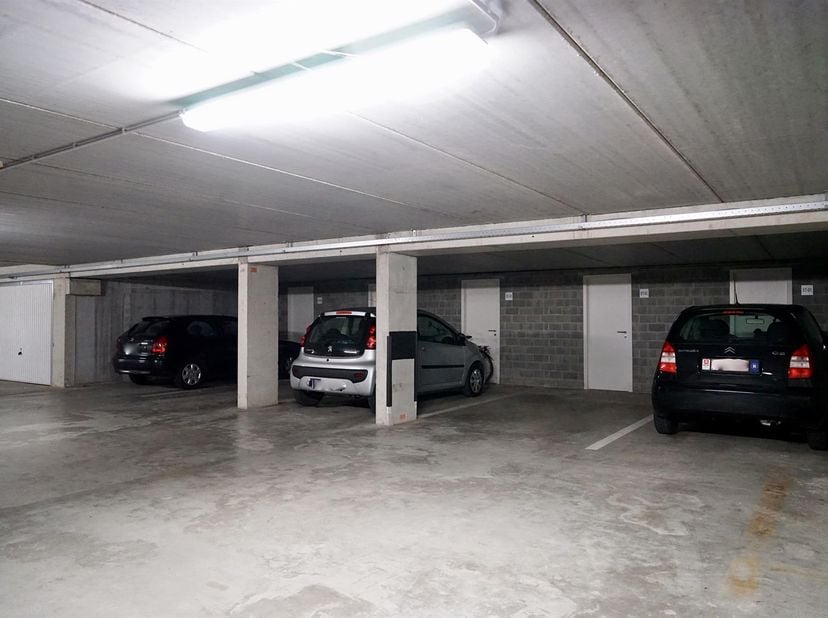 LAATSTE AUTOSTAANPLAATS te koop.<br />
Ondergrondse autostandplaats te koop in Merelbeke.<br />
Voor meer info en/of een bezoek gelieve ons te contact