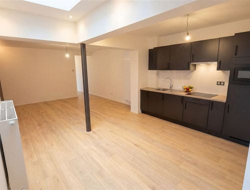                                         Burelencomplex te huur in Geraardsbergen, € 800
