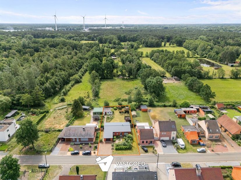 Instapklare, geliijkvloerse woning op TOP-ligging tegen natuurgebied in doodlopende straat<br />
Belangrijkste troeven:<br />
- Instapklare, gelijkvlo