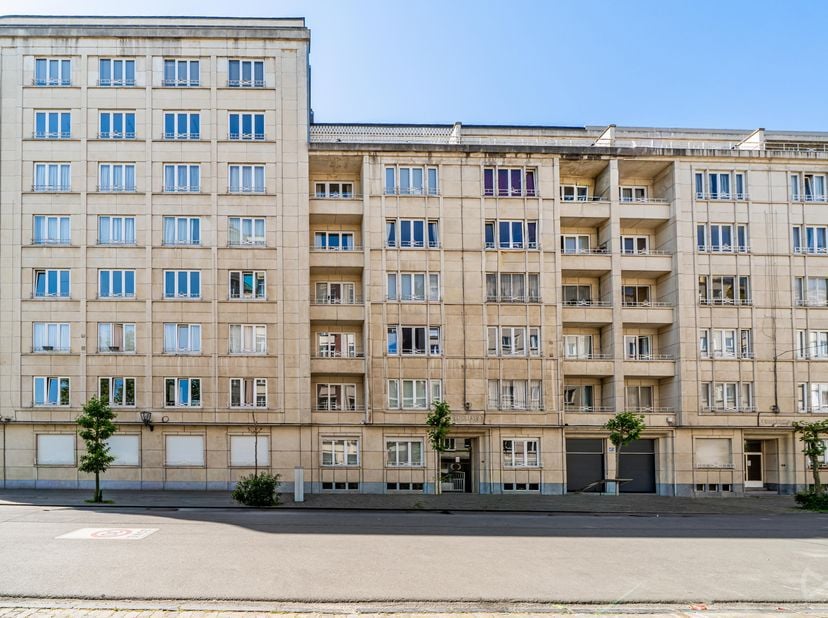 SCHAERBEEK – Appartement 2 chambres en rez-de-chaussée avec balcon – Avenue de l’Émeraude 71<br />
Situé Avenue de l’Émeraude 71 à Schaerbeek, dans un