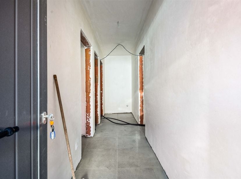 Bent u op zoek naar een energiezuinige nieuwbouwwoning die u nog volledig naar uw eigen smaak kan afwerken? Dan is deze woning beslist een bezoek waar