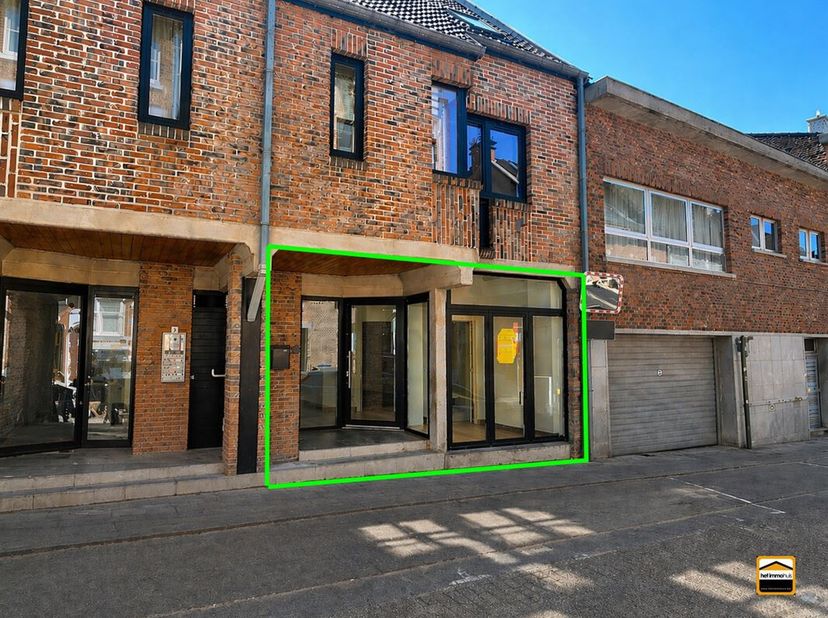 Recent gerenoveerd één-slaapkamer appartement met privé-terras<br />
in hartje Borgloon<br />
*EPC: B (geen renovatieplicht) *Asbestveilig<br />
Op zo