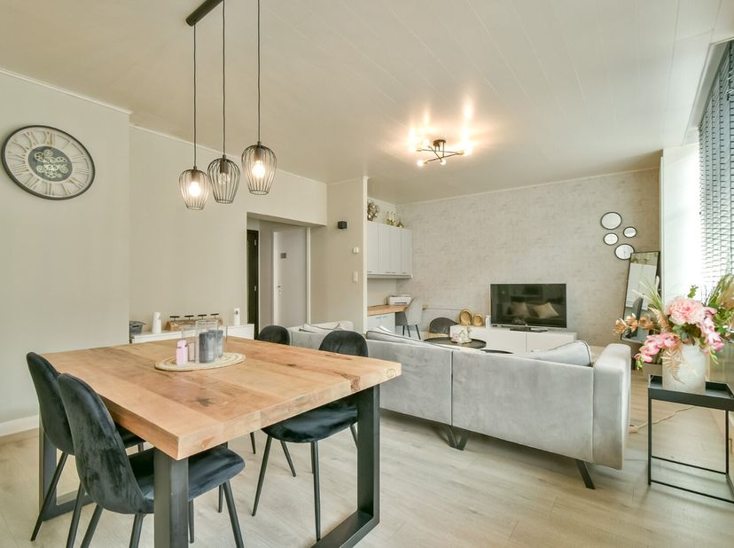 Ontdek deze aantrekkelijke investeringsopportuniteit in het hart van Emelgem (Izegem)!<br />
Deze opbrengsteigendom omvat vijf verhuurde appartementen