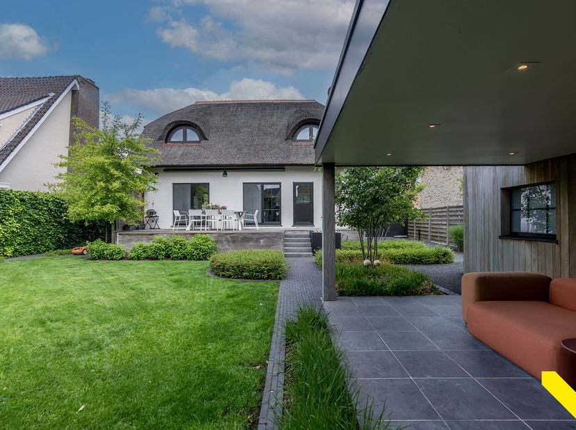 Prachtig gerenoveerde woning in cottagestijl.<br />
Deze sfeervolle en stijlvolle woning combineert karakter, comfort en hedendaags woonplezier op har