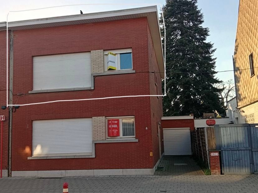 Dit appartement, gelegen op de bovenste verdieping van het gebouw, biedt een mooie kans voor wie op zoek is naar een woning in een centrale omgeving.