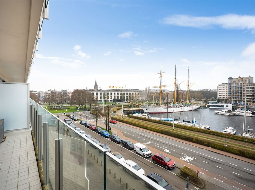 Appartement met 3 slaapkamers en zicht op de Mercator in Oostende<br />
Ligging<br />
Gelegen op een centrale toplocatie in Oostende, op wandelafstand
