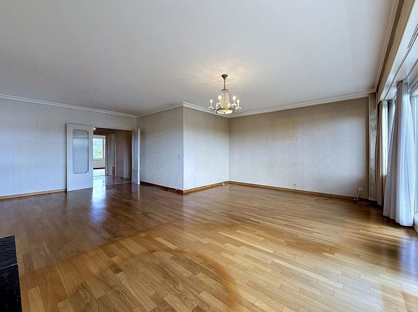 WESTLAND - REF:  87293702 - PRACHTIG APPARTEMENT MET 3 SLAAPKAMERS, TERRAS EN GARAGE !!<br />
Gelegen in een van de meest gewilde wijken van Anderlech