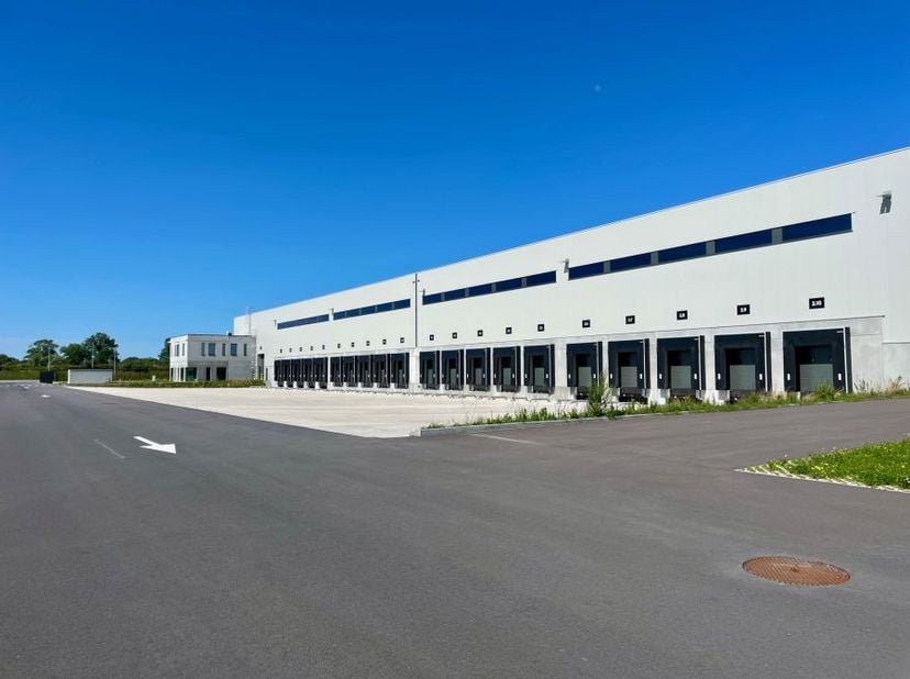 Logistieke site Zeebrugge: 73.000 m² state-of-the-art magazijn en kantoren in de haven. Strategisch gelegen nabij containerterminal en snelwegen.<br /