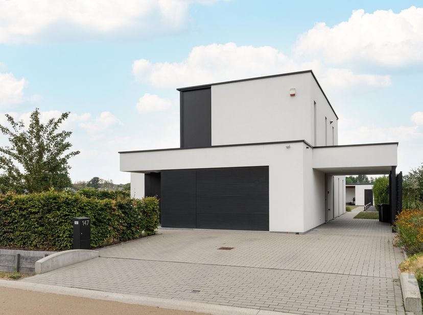 ALGEMEEN:<br />
<br />
Recente, luxueus afgewerkte energiezuinige woning te Kuringen.&amp;nbsp;<br />
<br />
LIGGING:<br />
<br />
Rustig wonen met Hassel