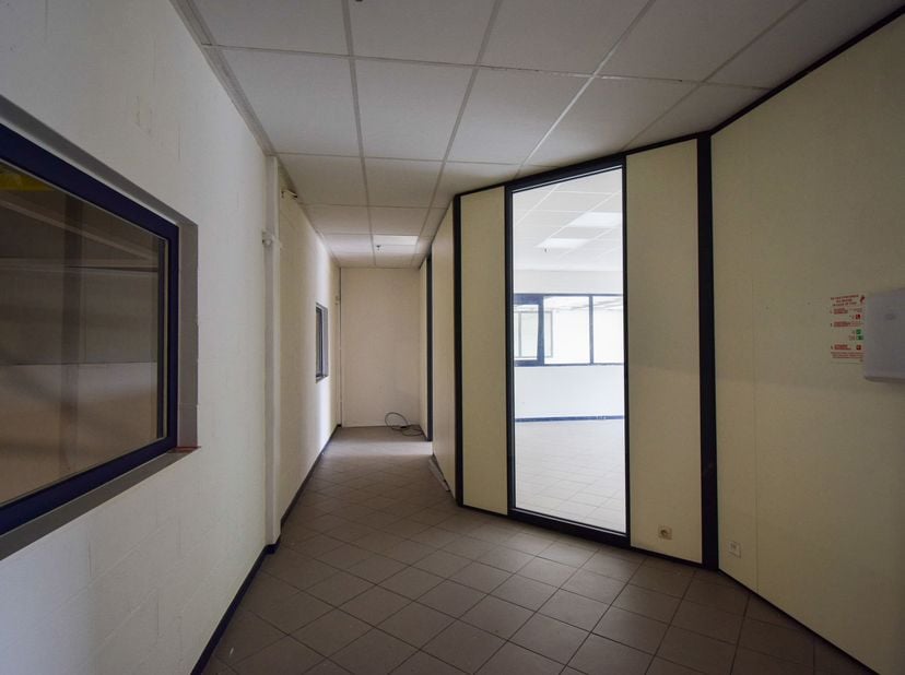 Bedrijfsvastgoed te huur in G. Demeurslaan 69,
                    1654 Huizingen