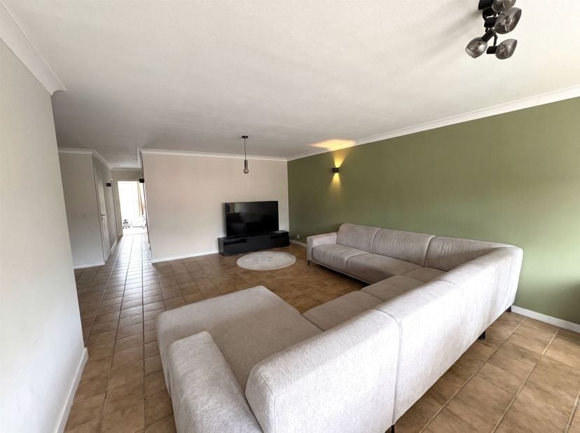 2-slaapkamer appartement met garagebox en terras <br />
<br />
Ligging: <br />
<br />
Het appartement ligt in Sint-Job-in-'t-Goor, kort bij de sne