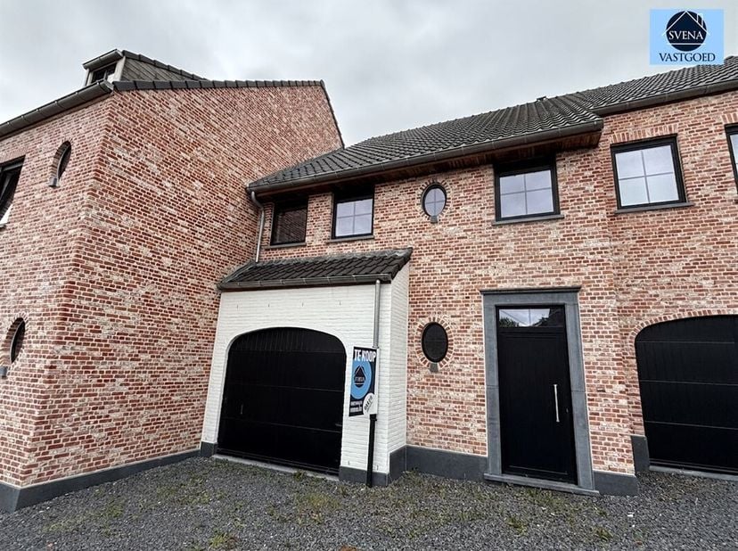 NIEUWBOUWWONING MET 4 SLAAPKAMERS, GARAGE EN TUIN <br />
Vraagprijs 489.000<br />
Deze woning is gelegen in het landelijke Steenhuize, nabij de belang