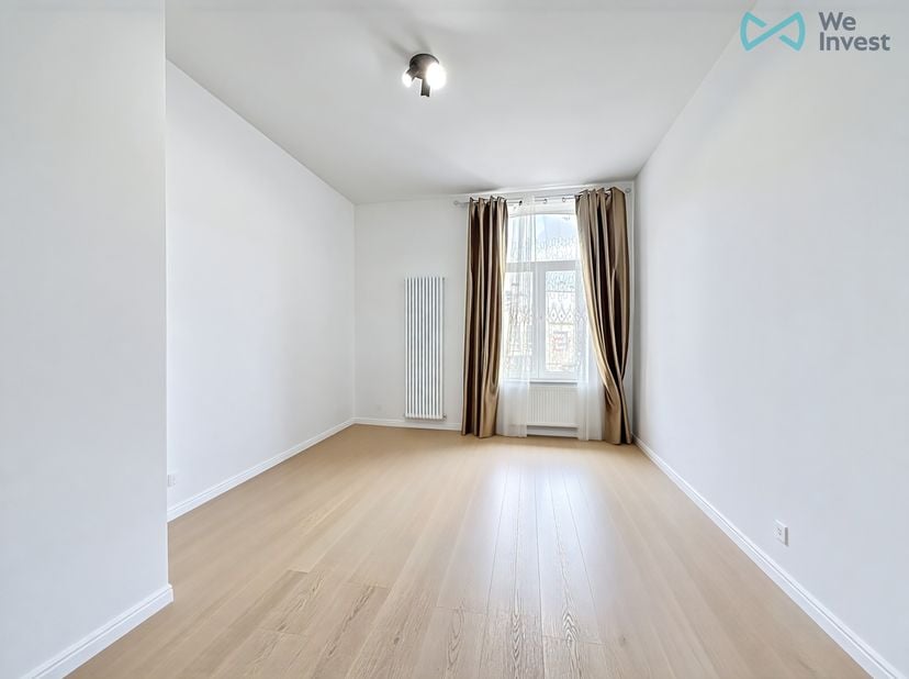 Info et visites - 02 315 51 71<br />
Idéalement situé et proche de toutes les commodités, We Invest a le plaisir de vous présenter ce superbe studio,