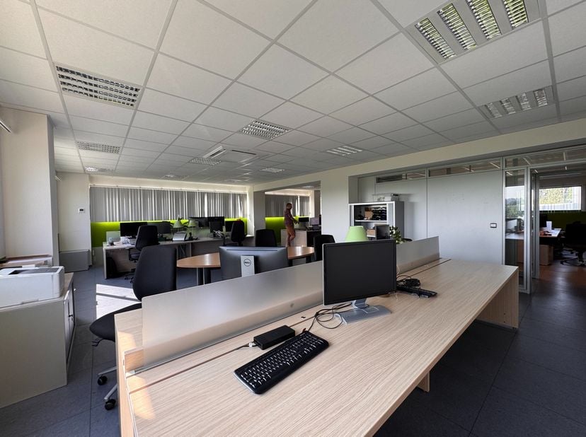 Bedrijfsvastgoed te huur in Legeweg 157,
                    8020 Oostkamp