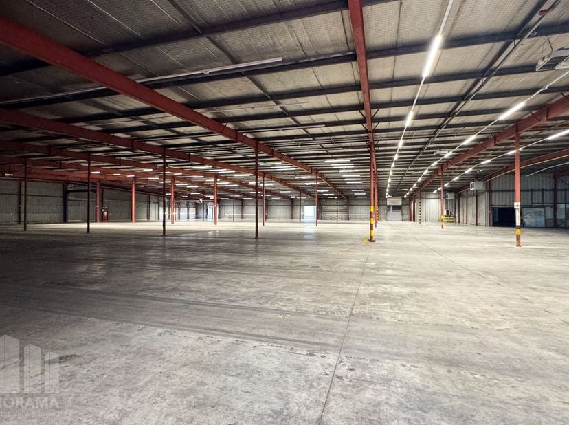 Bedrijfsgebouw met 6.014 m² magazijnruimte (buitenruimte en kantoren optioneel).<br />
Gelegen in Satenrozen, uitstekend bereikbaar via de E19, op 20