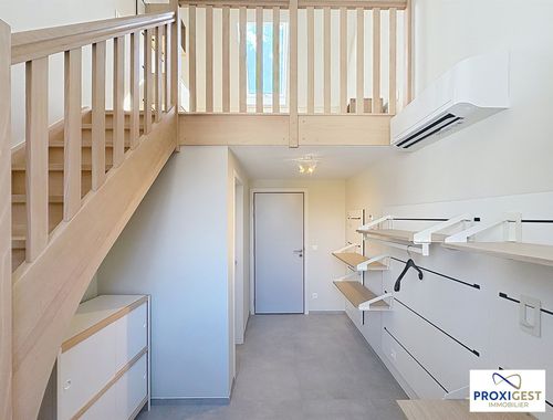                                         Studio avec coin lit à louer à Namur, € 450
