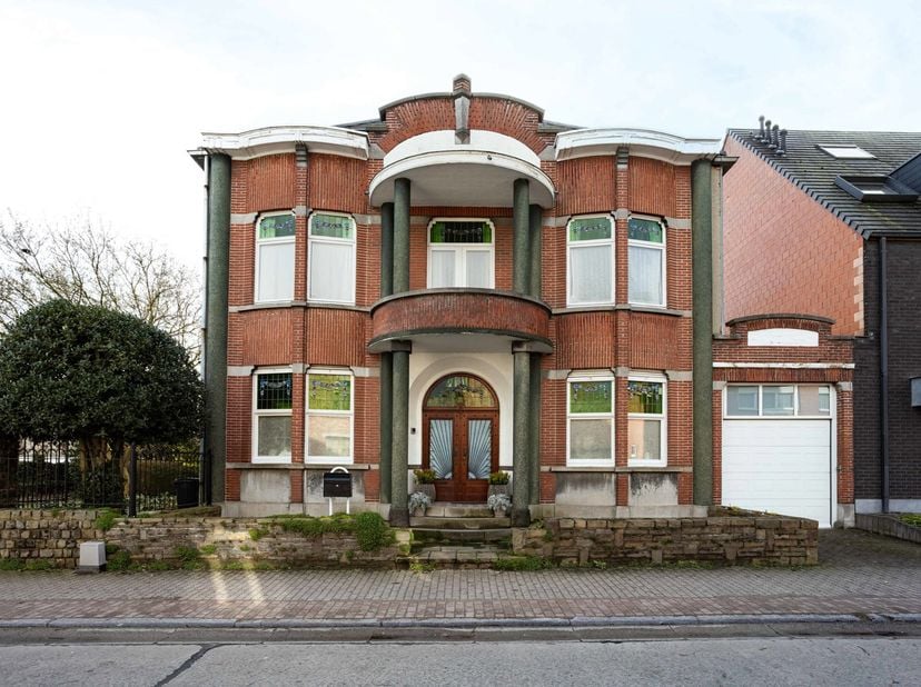 Uniek vastgoed te koop in Gijzegem Aalst - Deze art deco woning van de hand van architect De Coene werd gebouwd in opdracht van Dhr Maes (huidige koff