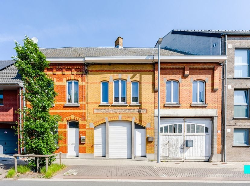 Op zoek naar een starterswoning, of eerder opbrengsteigendom? Deze betaalbare, te renoveren, stadswoning is absoluut de moeite waard. De vernieuwde Sp
