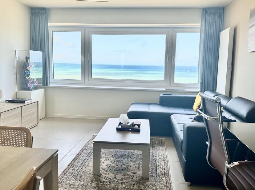 Kom helemaal tot rust in dit magische toevluchtsoord met een uniek uitzicht op de Belgische kust. Dit volledig uitgeruste, luxe appartement met drie s