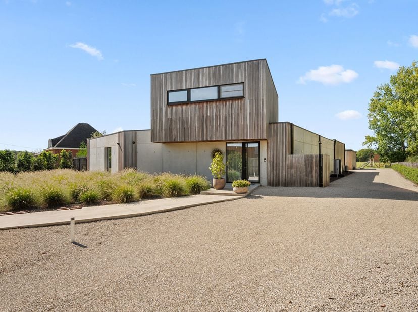 Deze moderne villa - BEN woning - bevindt zich op een perceel van 27a61ca in een rustige buurt en biedt een prachtig uitzicht op de achterliggende wei