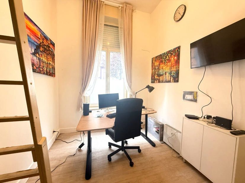 Bedrijfsvastgoed te huur in ,
                    1050 Elsene
