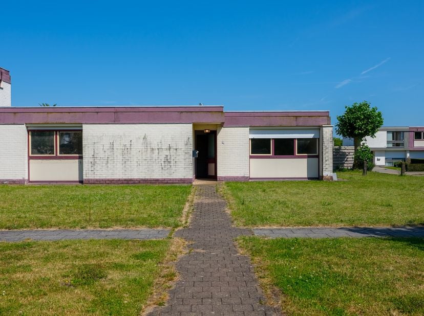 OP TE FRISSEN BUNGALOW<br />
<br />
Bungalow in de wijk Nieuwenhove, landelijk maar vlak bij de E40 en de kern van Oostkamp. <br />
<br />
Bestaande u