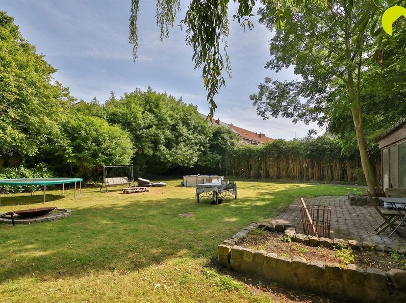 Vous recherchez une maison de première acquisition très chaleureuse, dotée d'un grand jardin de 750 m² et bénéficiant d'un emplacement idéal à Hemikse