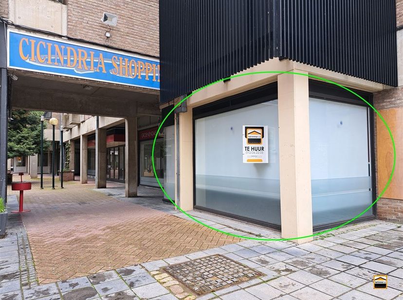 Goed gelegen handelspand in de Cicindria-wijk te Sint-Truiden. <br />
<br />
Dit pand heeft een gunstige ligging en is langs alle kanten vlot bereik