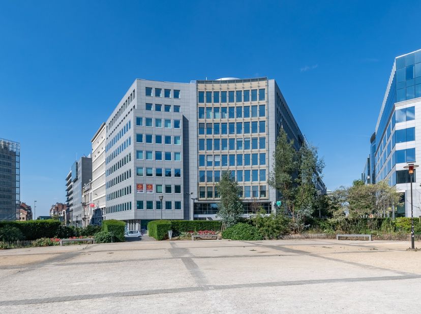 Volledige toegang tot professionele kantoorruimte voor 10 werknemers in Regus Schuman<br />
<br />
Dit aanbod omvat een eigen kantoorruimte met servic