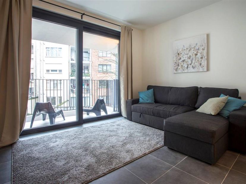 Gezellig 1-slaapkamer appartement in het hartje van Antwerpen!<br />
indeling: Inkomhal, open keuken volledig geïnstalleerd met aansluitend de leefrui