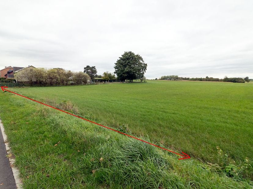 PERCEEL MET VERKAVELPOTENTIEEL - <br />
<br />
GEGEVENS GROND: <br />
Het betreft een perceel grond, volgens kadaster “bouwland”, gelegen ter plaatse