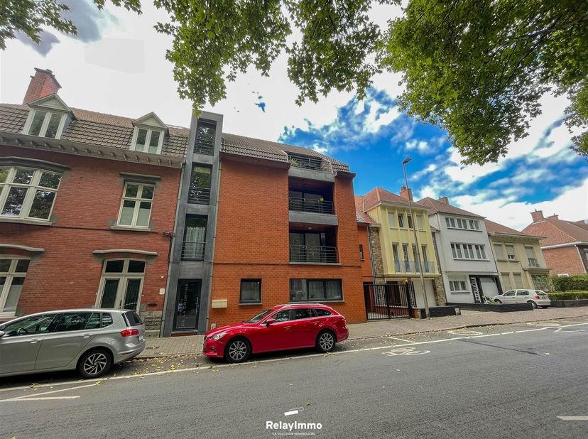 Très bel appartement d'une surface habitable de 132 m2 avec deux chambres, bureau, terrasses et possibilité d'acquérir un garage. Appartement situé au