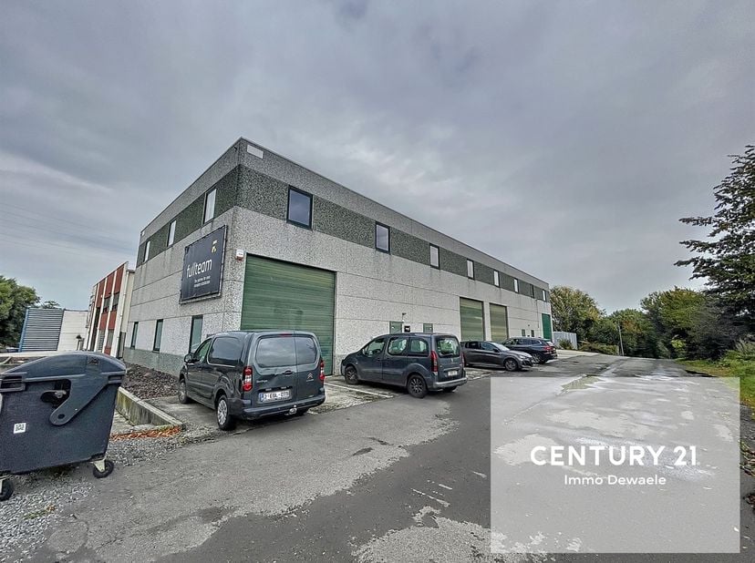 Zeer aantrekkelijke kantoorruimte van ongeveer 130 m² gelegen in Virginal (Ittre) en bestaande uit: twee kantoren van 45 m² en 52 m², 2 toiletten (her