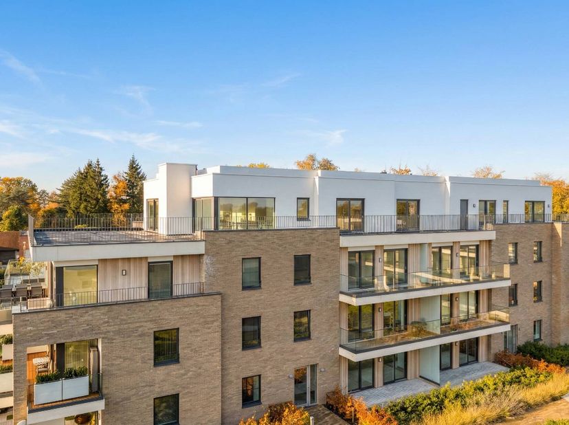 Le Domein Beverhof est situé sur la Beversesteenweg à Roeselare et se compose de trois unités résidentielles séparées entourées d'un magnifique jardin
