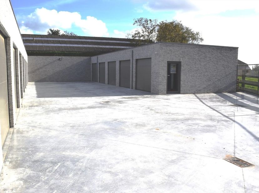 Garage à louer à Statiestraat 38 - + boîte G01,
                    8980 Passendale
