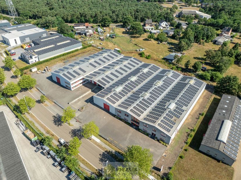 IDEALIS VASTGOED – Industrieel bedrijfsgebouw van maar liefst +-5000m² bruikbare oppervlakte, bestaande uit bedrijfshallen, kantoor- en vergaderruimte