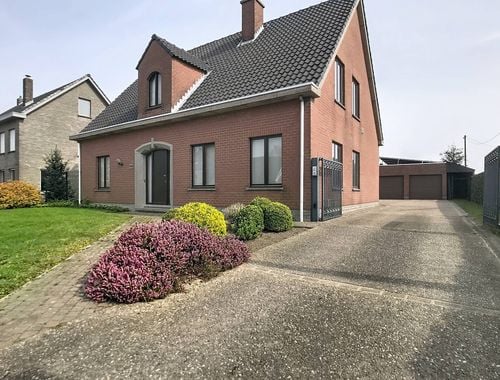                                         Maison à louer à Kruibeke, € 1.800
