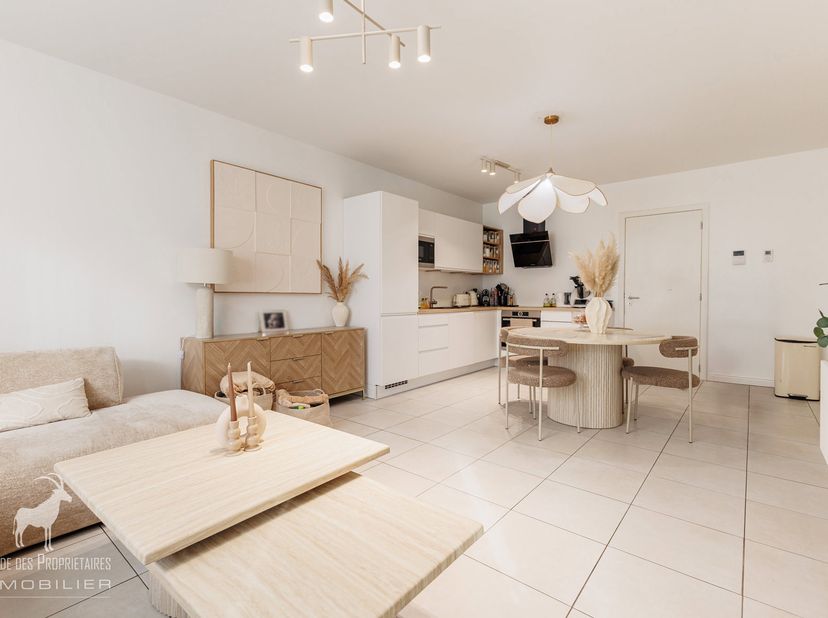Referentie Agentschap: V6031-1759<br />
VIRTUELE RONDLEIDING: https://immo360.immo-facile.com/vtour/fr/71o6bo<br />
Ontdek dit prachtige appartement g