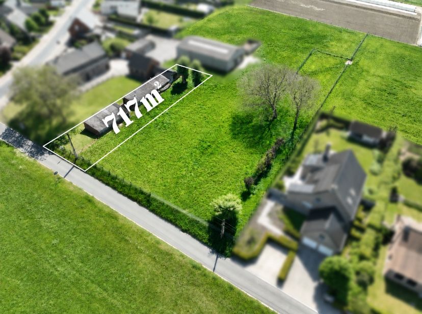 Uitzonderlijk bouwgrond (717m²) in de Elzerijstraat te Moorslede. Een zeldzame locatie&amp;nbsp;waar ruimte, licht en stilte samenkomen met open uitzichte