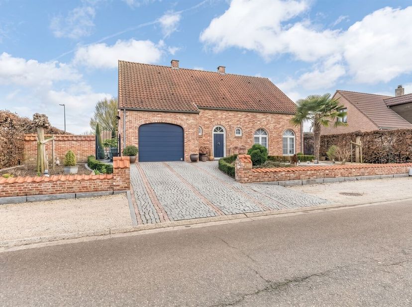 Dans une rue calme et accueillante pour les enfants, à une courte distance du centre d'Alken, vous trouverez ce bâtiment ouvert bien entretenu sur un