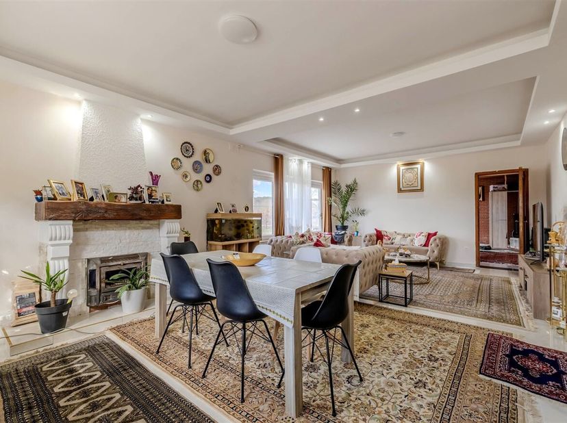 Ruime HOB met 3 slaapkamers op 1022m²<br />
Deze woning dateert van 1930 en dient gemoderniseerd te worden naar de hedendaagse normen.<br />
Ligging: