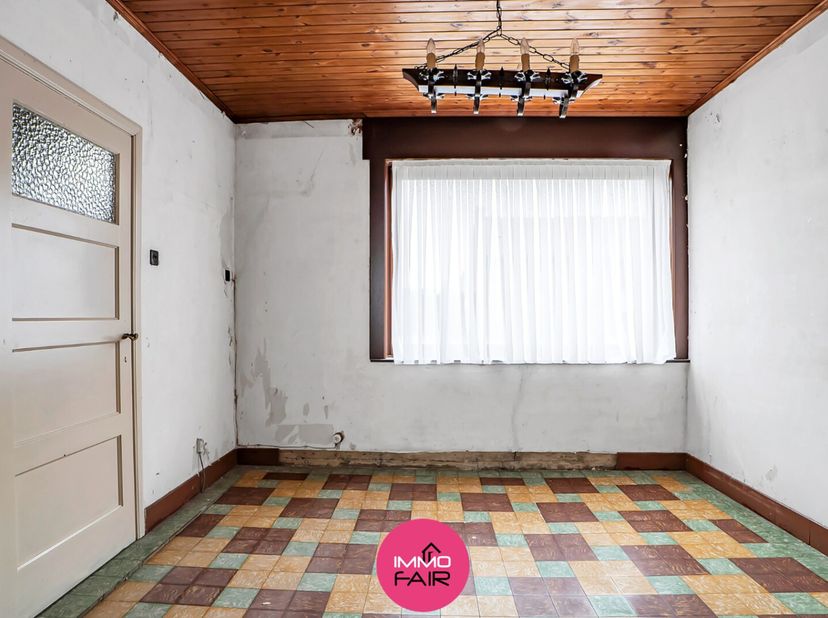 Budgetvriendelijke woning op slechts 5 minuutjes van Maastricht<br />
Deze woning aan de Henri Dunantstraat 121 in Lanaken is gelegen op een perceel v